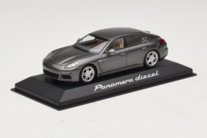 Porsche Panamera 970 Diesel Grey Metallic Minichamps 1:43 WAP0202300E Kov – obrázok 2 z 4