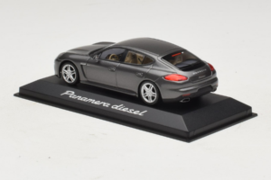 Porsche Panamera 970 Diesel Grey Metallic Minichamps 1:43 WAP0202300E Kov – obrázok 3 z 4