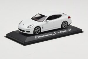 Porsche Panamera 970 S e-Hybrid Biely Minichamps 1:43 WAP0207200E Kov – obrázok 2 z 3