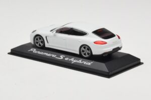 Porsche Panamera 970 S e-Hybrid Biely Minichamps 1:43 WAP0207200E Kov – obrázok 3 z 3