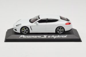 Porsche Panamera 970 S e-Hybrid Biely Minichamps 1:43 WAP0207200E Kov