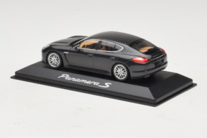 Porsche Panamera 970 S Grey Metallic Minichamps 1:43 WAP02000219 Kov – obrázok 3 z 4