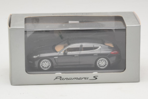 Porsche Panamera 970 S Grey Metallic Minichamps 1:43 WAP02000219 Kov – obrázok 4 z 4