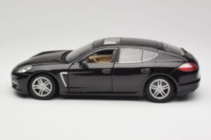 Porsche Panamera Turbo 970 Čierny Maisto 1:18 36197 Kov – obrázok 4 z 8