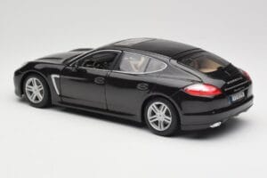 Porsche Panamera Turbo 970 Čierny Maisto 1:18 36197 Kov – obrázok 7 z 8