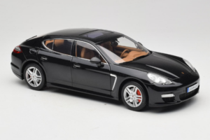 Porsche Panamera 970 Turbo Basalt Black Norev 1:18 WAP02100319 Kov – obrázok 6 z 8