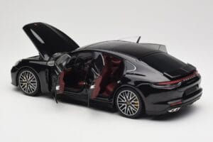 Porsche Panamera 971 Turbo S Čierny Metallic Minichamps 1:18 113061076 Kov – obrázok 5 z 8