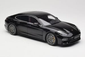 Porsche Panamera 971 Turbo S Čierny Metallic Minichamps 1:18 113061076 Kov – obrázok 6 z 8