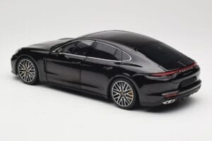 Porsche Panamera 971 Turbo S Čierny Metallic Minichamps 1:18 113061076 Kov – obrázok 7 z 8