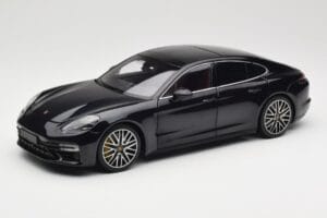Porsche Panamera 971 Turbo S Modrý Metallic Minichamps 1:18 113061075 Kov