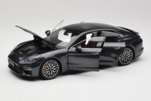 Porsche Panamera 971 Turbo S Grey Metallic Minichamps 1:18 113061073 Kov – obrázok 2 z 8