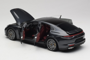 Porsche Panamera 971 Turbo S Grey Metallic Minichamps 1:18 113061073 Kov – obrázok 5 z 8