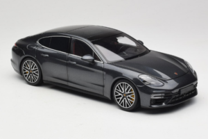 Porsche Panamera 971 Turbo S Grey Metallic Minichamps 1:18 113061073 Kov – obrázok 6 z 8