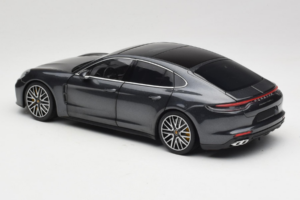 Porsche Panamera 971 Turbo S Grey Metallic Minichamps 1:18 113061073 Kov – obrázok 7 z 8