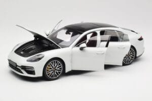 Porsche Panamera 971 Turbo S Biely Metallic Minichamps 1:18 113061074 Kov – obrázok 2 z 8