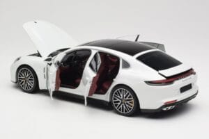 Porsche Panamera 971 Turbo S Biely Metallic Minichamps 1:18 113061074 Kov – obrázok 5 z 8