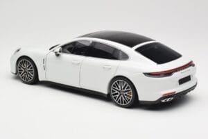 Porsche Panamera 971 Turbo S Biely Metallic Minichamps 1:18 113061074 Kov – obrázok 7 z 8