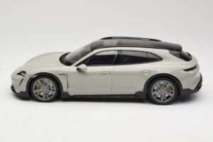 Porsche Taycan Cross Turismo Turbo S Chalk Grey Minichamps 1:18 155069302 Kov – obrázok 3 z 6