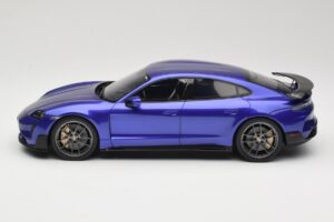 Porsche Taycan J1 Turbo GT Purple Sky Metallic GT Spirit 1:18 GT520 Živica – obrázok 3 z 6