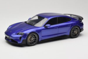 Porsche Taycan J1 Turbo GT Purple Sky Metallic GT Spirit 1:18 GT520 Živica