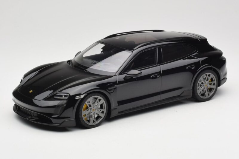 Porsche Taycan J1 Turbo S Cross Turismo Čierny Minichamps 1:18 155069300 Kov