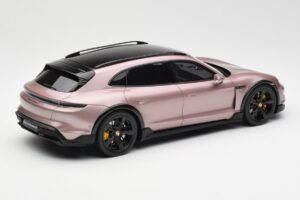Porsche Taycan Turbo S Cross Turismo Metalická Ružová GT Spirit 1:18 GT440 Živica – obrázok 2 z 6