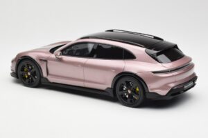 Porsche Taycan Turbo S Cross Turismo Metalická Ružová GT Spirit 1:18 GT440 Živica – obrázok 5 z 6