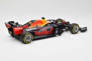 Red Bull Racing RB16 #33 M. Verstappen Winner 70th Anniversary GP 2020 Minichamps 1:18 110200533 Kov – obrázok 2 z 6