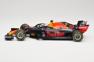 Red Bull Racing RB16 #33 M. Verstappen Winner 70th Anniversary GP 2020 Minichamps 1:18 110200533 Kov – obrázok 3 z 6