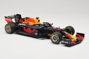 Red Bull Racing RB16 #33 M. Verstappen Winner 70th Anniversary GP 2020 Minichamps 1:18 110200533 Kov – obrázok 4 z 6