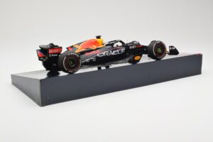 Red Bull Racing RB18 #1 M. Verstappen Winner Austin GP 2022 Minichamps 1:18 113222901 Kov – obrázok 3 z 6