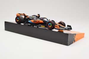 Red Bull Racing RB18 #1 M. Verstappen Winner Austin GP 2022 Minichamps 1:18 113222901 Kov – obrázok 4 z 6