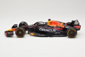 Red Bull Racing RB18 #1 M. Verstappen Winner Miami GP 2022 Minichamps 1:18 110220501 Kov – obrázok 3 z 6