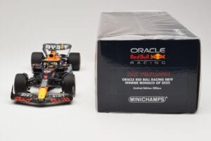 Red Bull Racing RB19 #1 M. Verstappen Winner Monaco GP 2023 Minichamps 1:18 110230701 Kov – obrázok 6 z 6