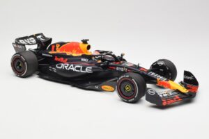 Red Bull Racing RB19 #1 M. Verstappen Winner Spanish GP 2023 Minichamps 1:18 110230801 Kov – obrázok 4 z 6