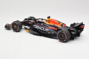 Red Bull Racing RB19 #1 M. Verstappen Winner Spanish GP 2023 Minichamps 1:18 110230801 Kov – obrázok 5 z 6