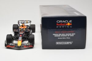 Red Bull Racing RB19 #1 M. Verstappen Winner Spanish GP 2023 Minichamps 1:18 110230801 Kov – obrázok 6 z 6