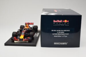 Red Bull Racing Tag Heuer RB13 #3 D. Ricciardo 3rd Place Malaysian GP 2017 Minichamps 1:18 117171503 Kov – obrázok 6 z 6