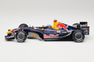 Red Bull RB1 Cosworth #14 D. Coulthard Red Bull Racing Showcar 2005 Minichamps 1:18 100050014 Kov – obrázok 3 z 6