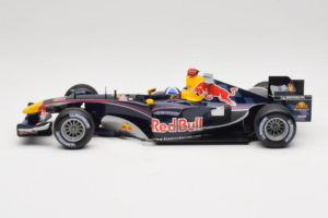 Red Bull RB1 Cosworth #14 D. Coulthard Red Bull Racing Showcar 2005 Minichamps 1:18 100050084 Kov – obrázok 3 z 7