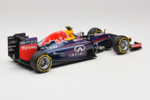 Red Bull RB10 Renault #3 D. Ricciardo Infiniti Red Bull Racing Showcar 2014 Minichamps 1:18 110140003 Kov – obrázok 2 z 6