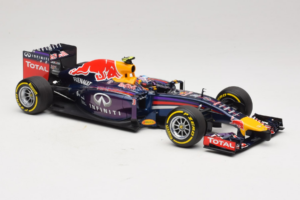 Red Bull RB10 Renault #3 D. Ricciardo Infiniti Red Bull Racing Showcar 2014 Minichamps 1:18 110140003 Kov – obrázok 4 z 6