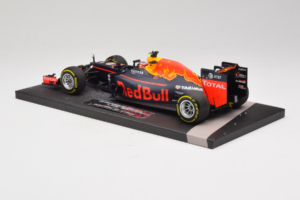 Red Bull RB12 Tag Heuer #26 D. Kvyat Red Bull Racing Showcar 2016 Minichamps 1:18 117160026 Živica – obrázok 5 z 7