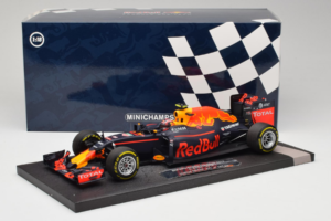 Red Bull RB12 Tag Heuer #26 D. Kvyat Red Bull Racing Showcar 2016 Minichamps 1:18 117160026 Živica – obrázok 7 z 7