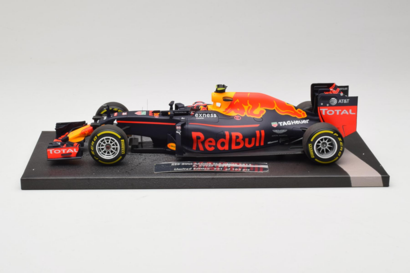 Red Bull RB12 Tag Heuer #26 D. Kvyat Red Bull Racing Showcar 2016 Minichamps 1:18 117160026 Živica
