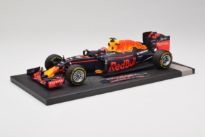 Red Bull RB12 Tag Heuer #26 D. Kvyat Red Bull Racing Showcar 2016 Minichamps 1:18 117160026 Živica – obrázok 2 z 7