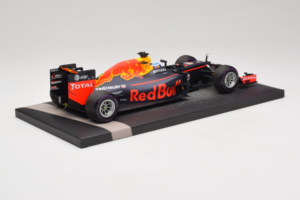 Red Bull RB12 Tag Heuer #3 D. Ricciardo Red Bull Racing 1st Pole Monaco Grand Prix 2016 Minichamps 1:18 117160103 Živica – obrázok 3 z 7