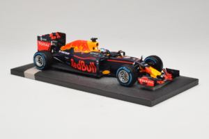 Red Bull RB12 Tag Heuer #3 D. Ricciardo Red Bull Racing Brazilian Grand Prix 2016 Minichamps 1:18 117161203 Živica – obrázok 4 z 6