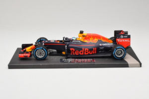 Red Bull RB12 Tag Heuer #3 D. Ricciardo Red Bull Racing Brazilian Grand Prix 2016 Minichamps 1:18 117161203 Živica