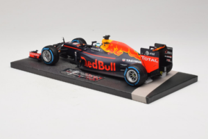 Red Bull RB12 Tag Heuer #3 D. Ricciardo Red Bull Racing Brazilian Grand Prix 2016 Minichamps 1:18 117161203 Živica – obrázok 5 z 6